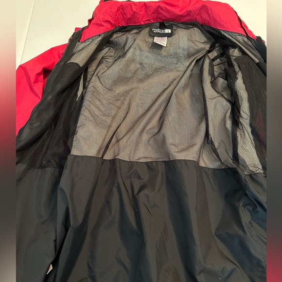 Women’s Northface red rain jacket - Picture 12 of 14
